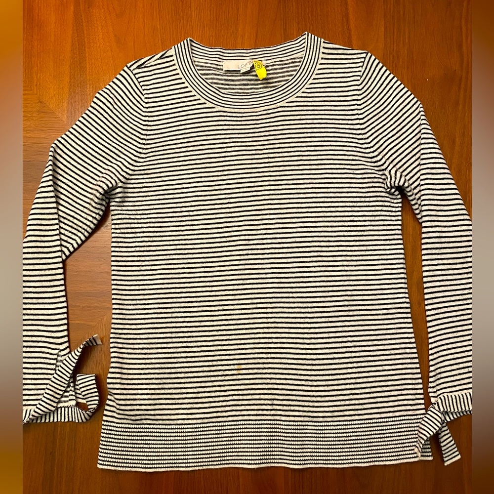 ANN TAYLOR LOFT - SP - BLACK & WHITE SWEATER